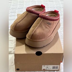 NWT Chestnut UGG Tazz Mule